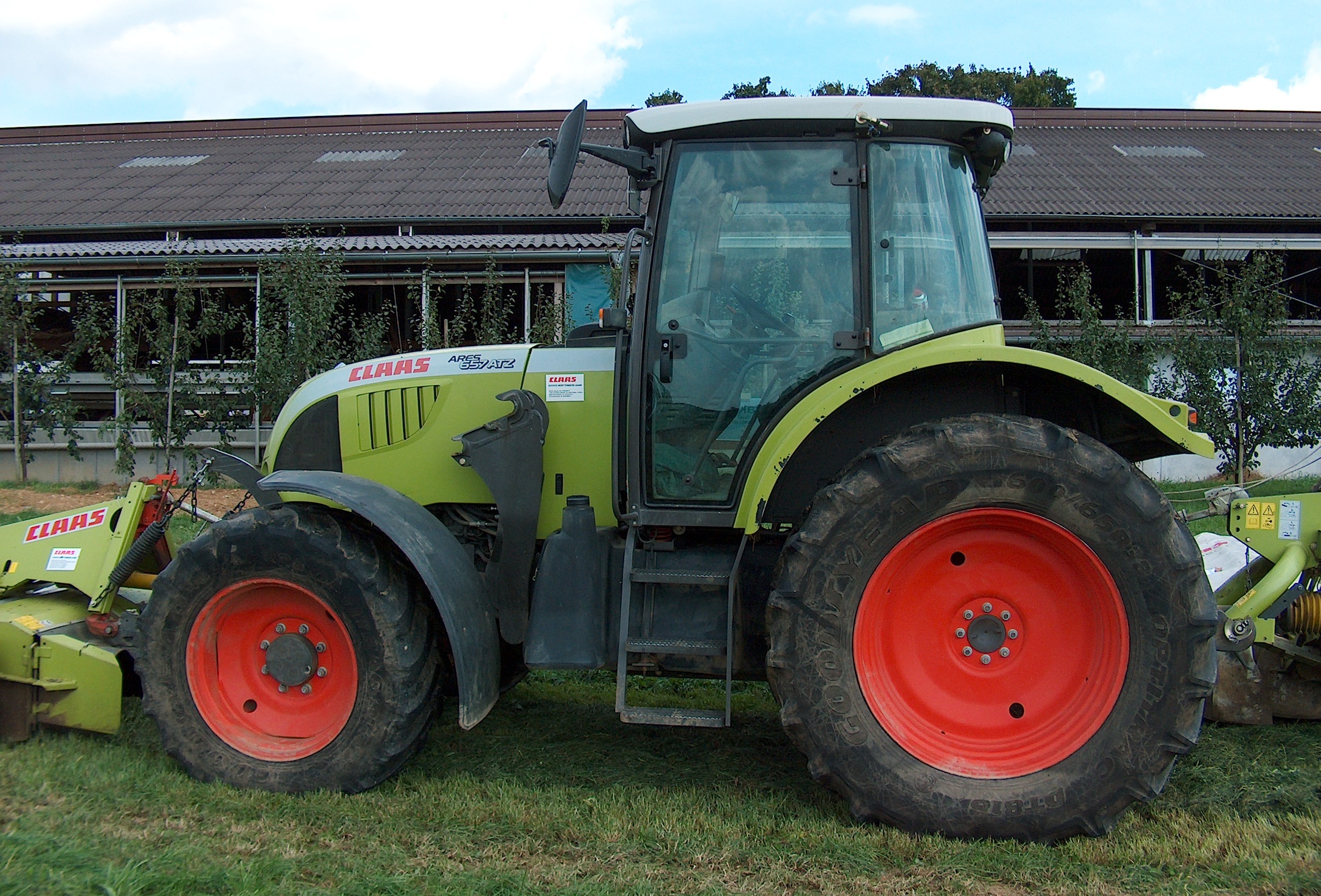 CLAAS Ares