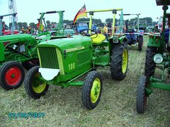 John Deere 100
