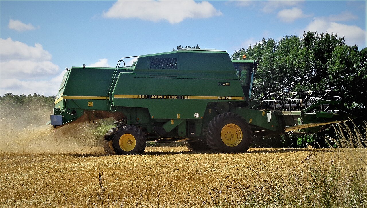 John Deere 2066