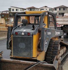 John Deere 323D