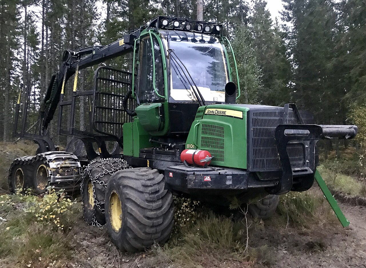 John Deere 810E