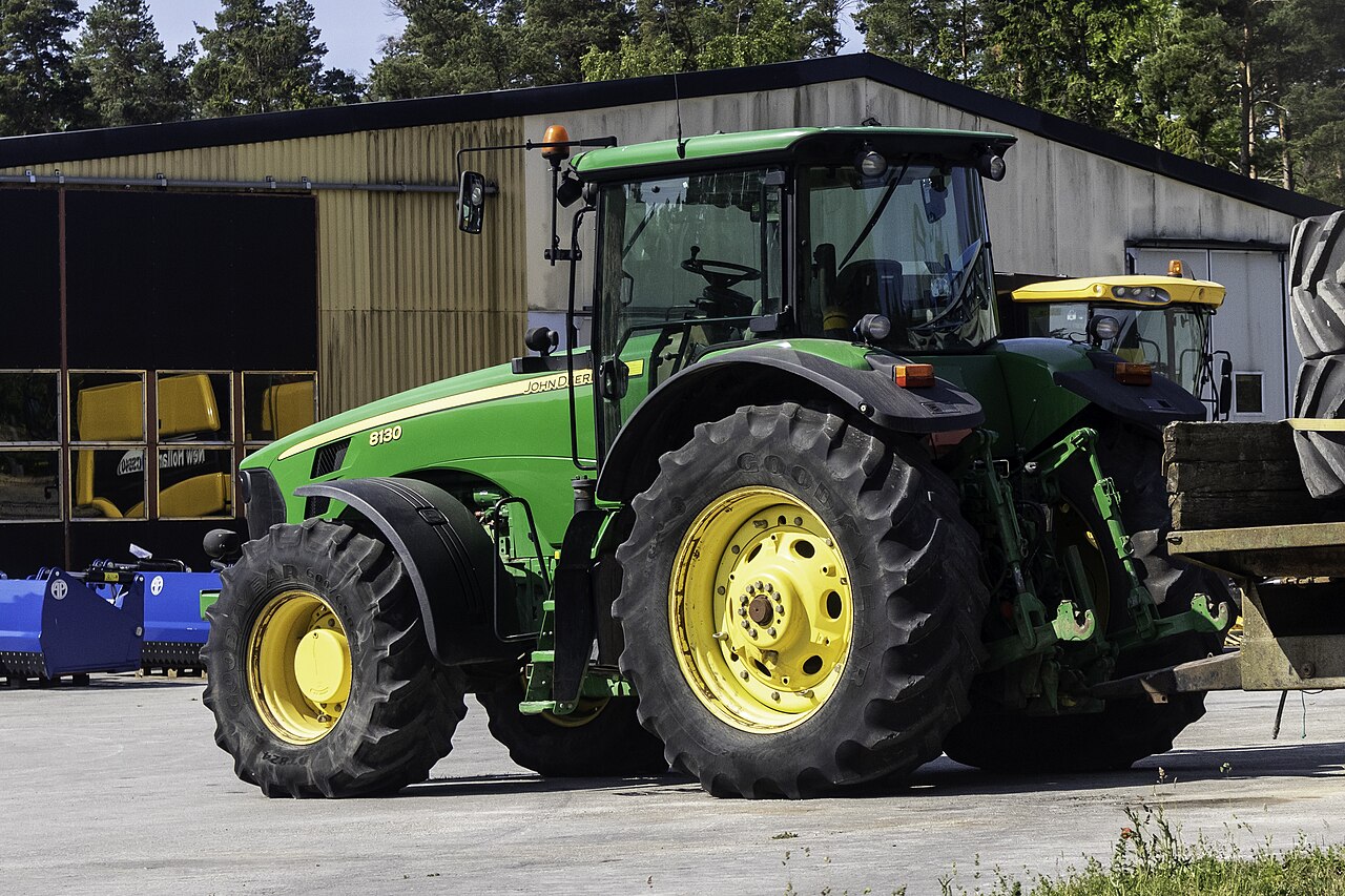 John Deere 8130
