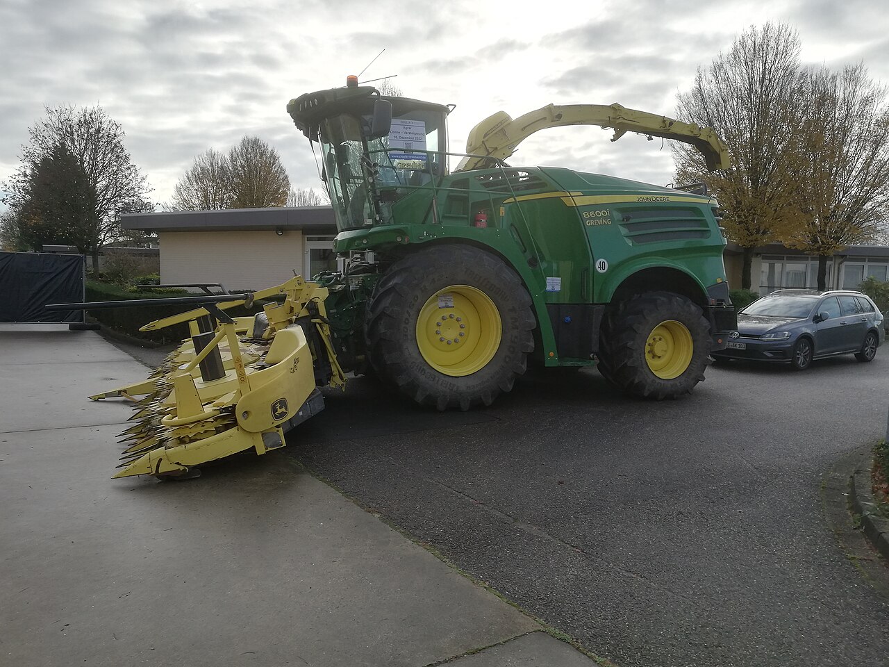 John Deere 8600