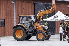 Kubota M4-073