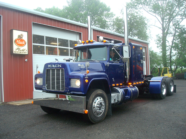 Mack Trucks Mack R series