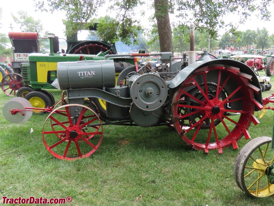 Tractor International Harvester Titan Type D