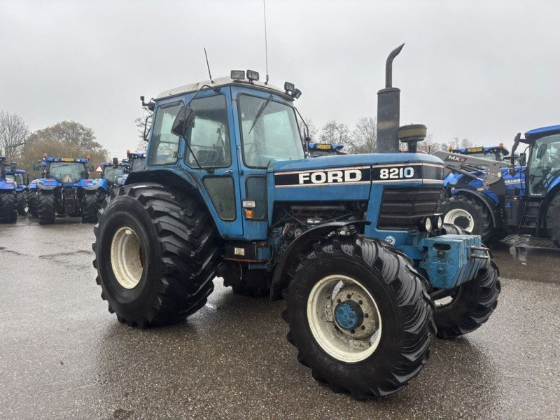 Tractor Ford 8210/II 4wd