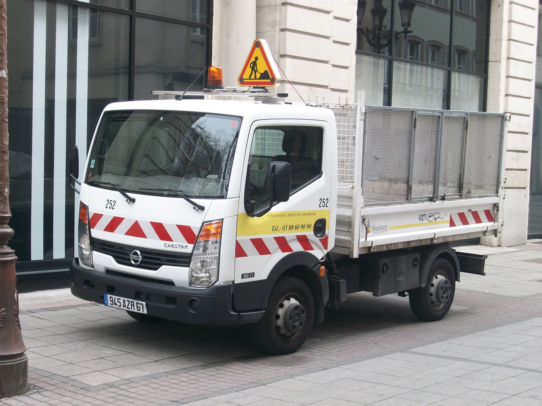 Van Nissan CABSTAR 105.28