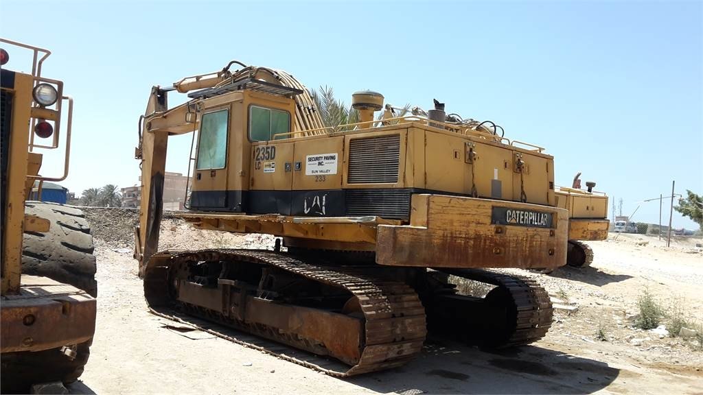 Caterpillar 235