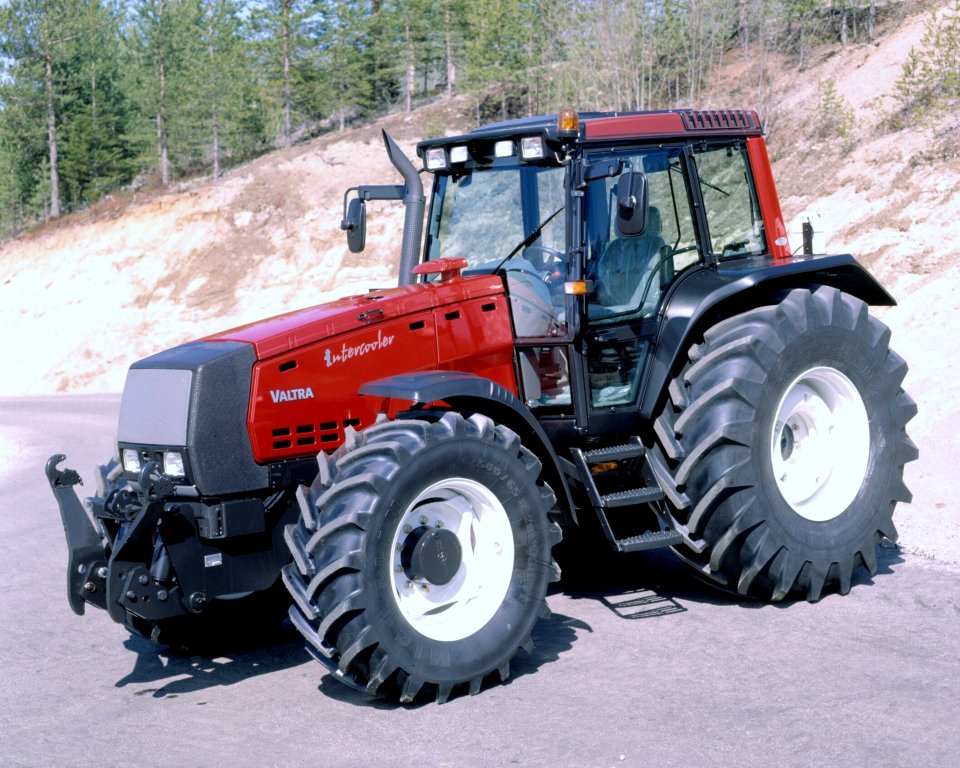 Tractor Valtra 8950-4-4X4/256 Hitech