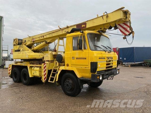 Trailer Op Het Veld 02002