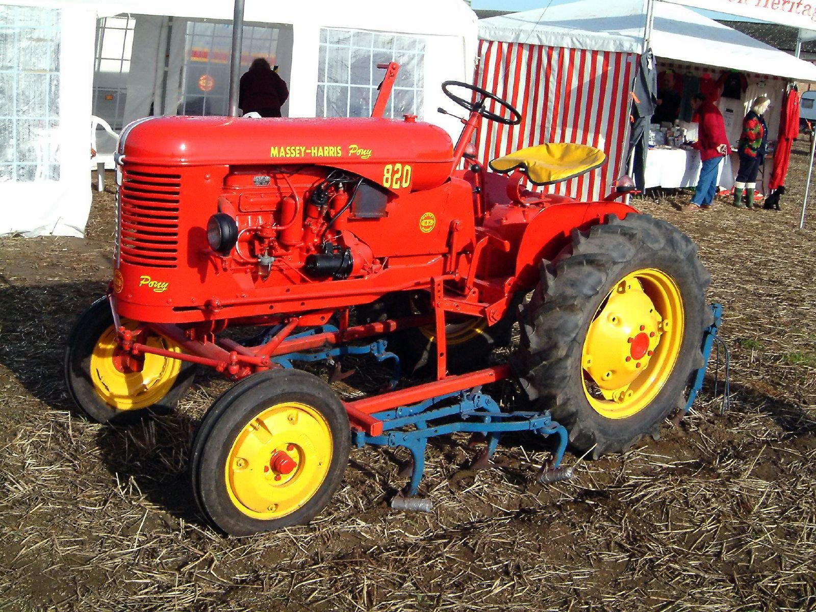 Tractor Massey Harris PONY 820