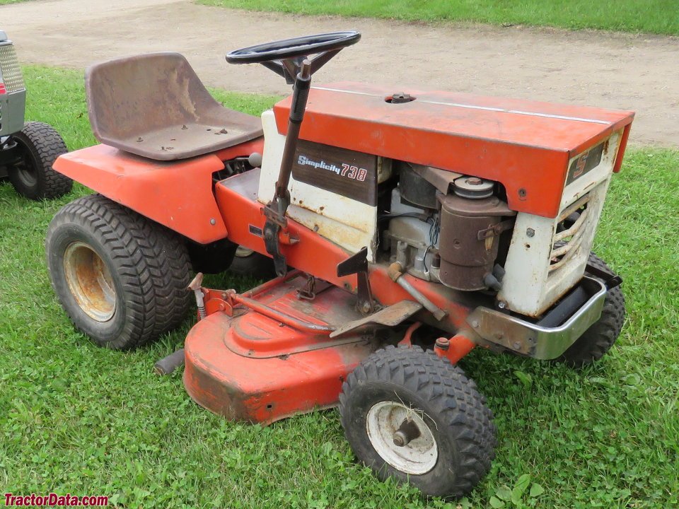 Ride-on mowers Simplicity 738 - Broadmoor Lawn Tractor, 8hp
