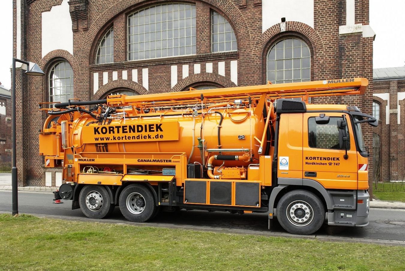 Sewer & vacuum equipment Müller Vacuum-truck marketplace brand