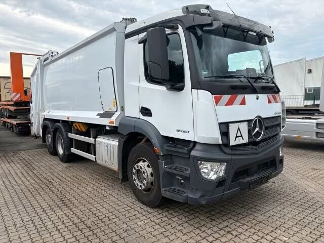 Truck Mercedes Benz 2533 L 6X2