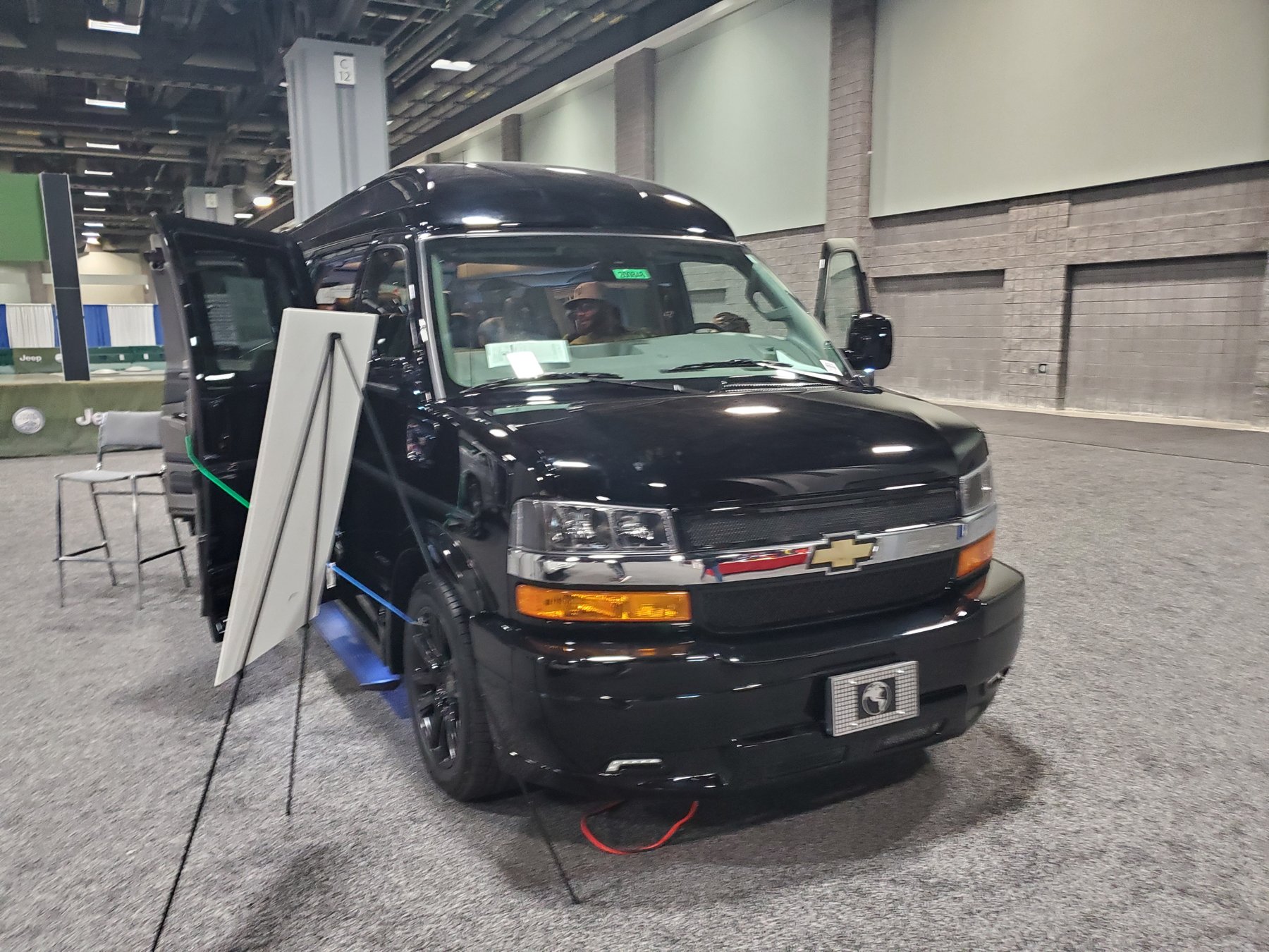 Truck Chevrolet Express - Explorer Van Company