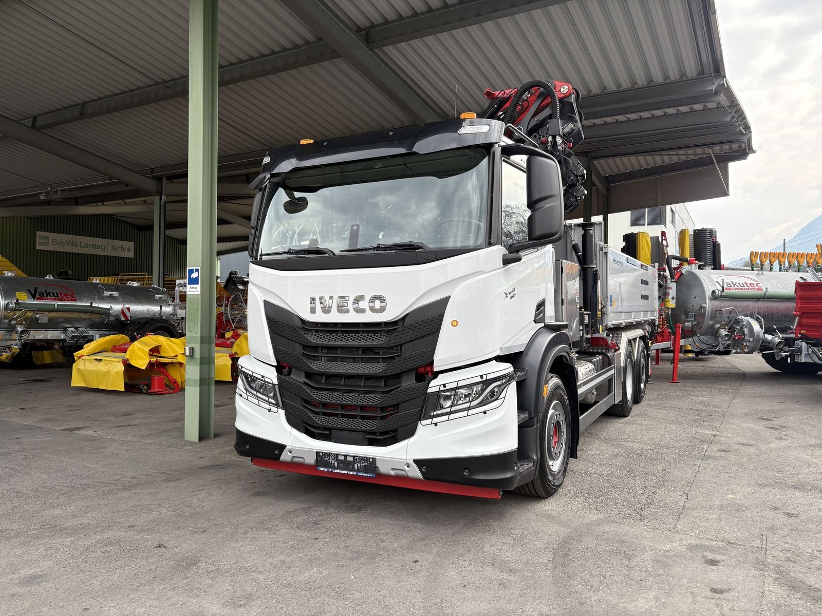 Truck Iveco X-WAY 460 6X4