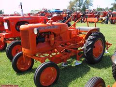 Allis Gleaner Corporation DT-275 B