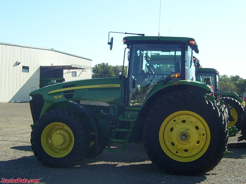 Tractor John Deere 7630 140 PTO hp MFWD