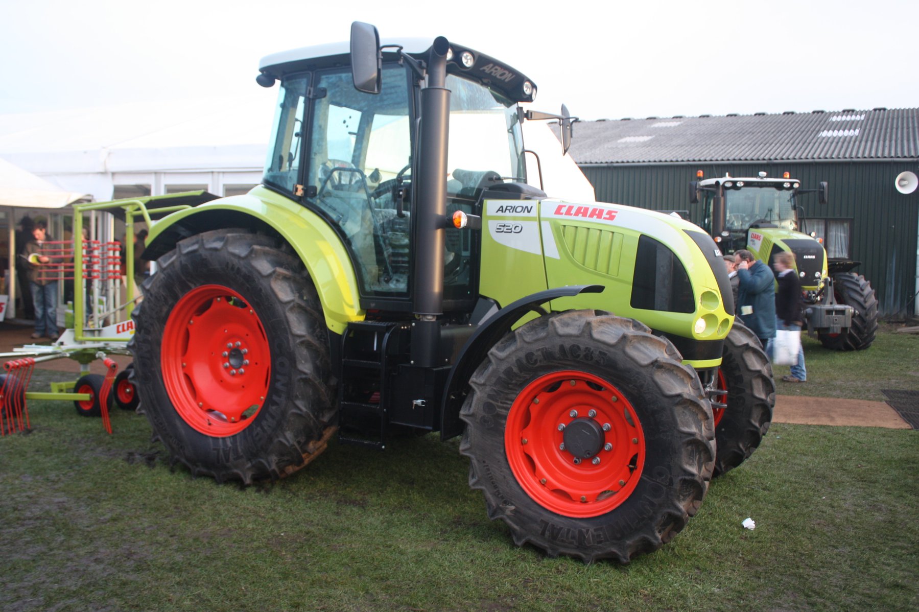 Tractor CLAAS Arion 520