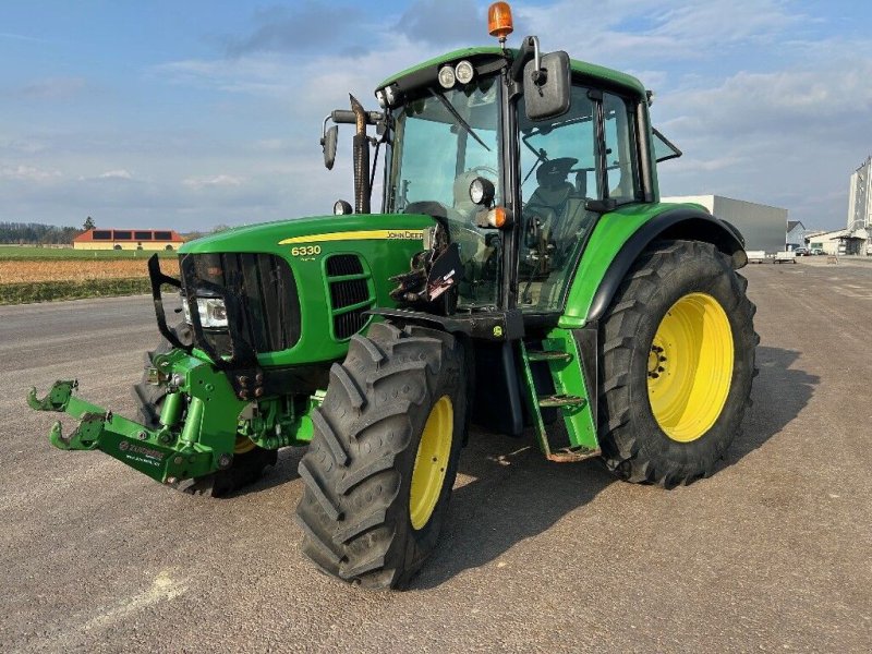 Traktor John Deere 6330