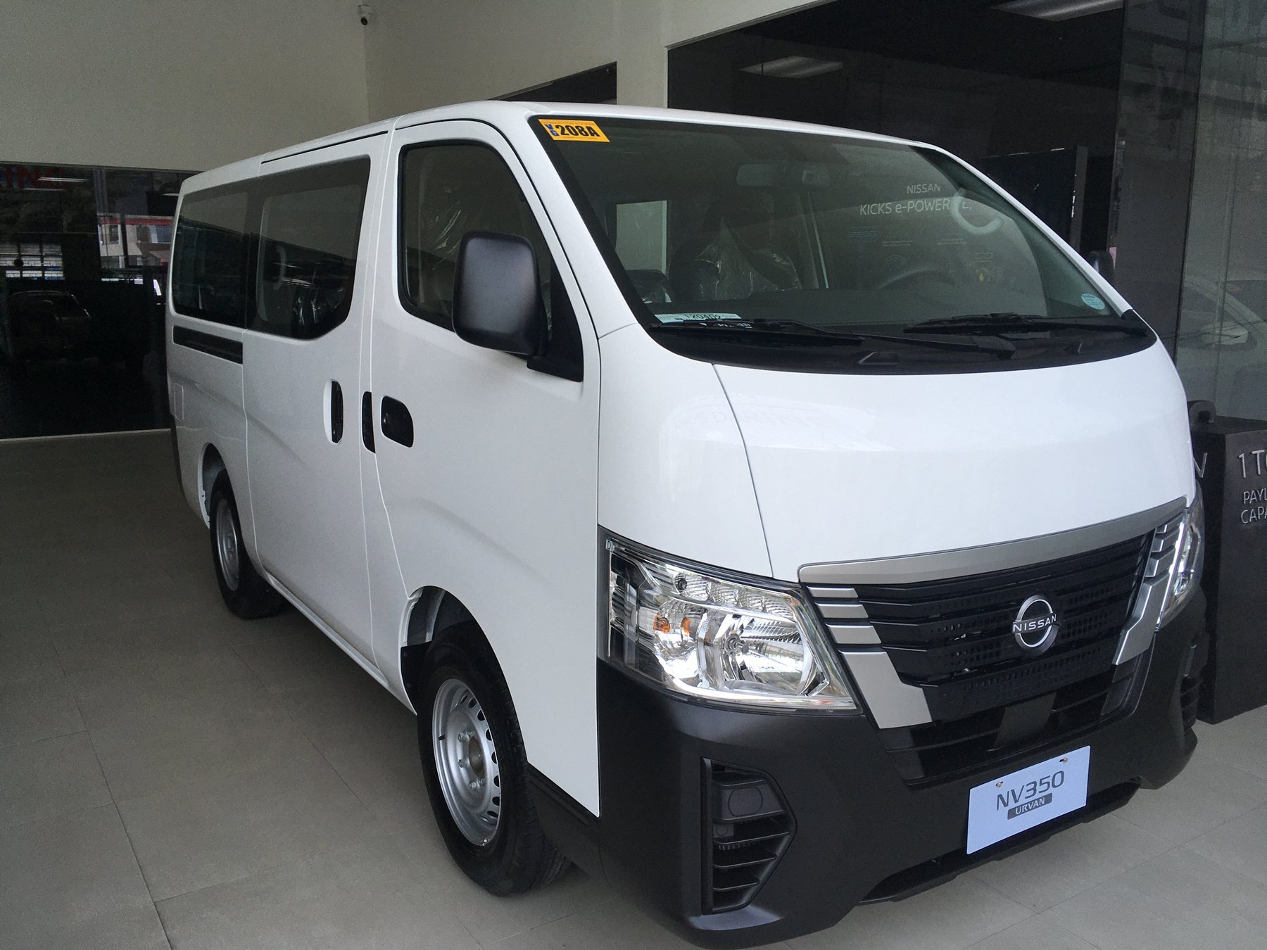 Van Nissan URVAN 2.3D LWB