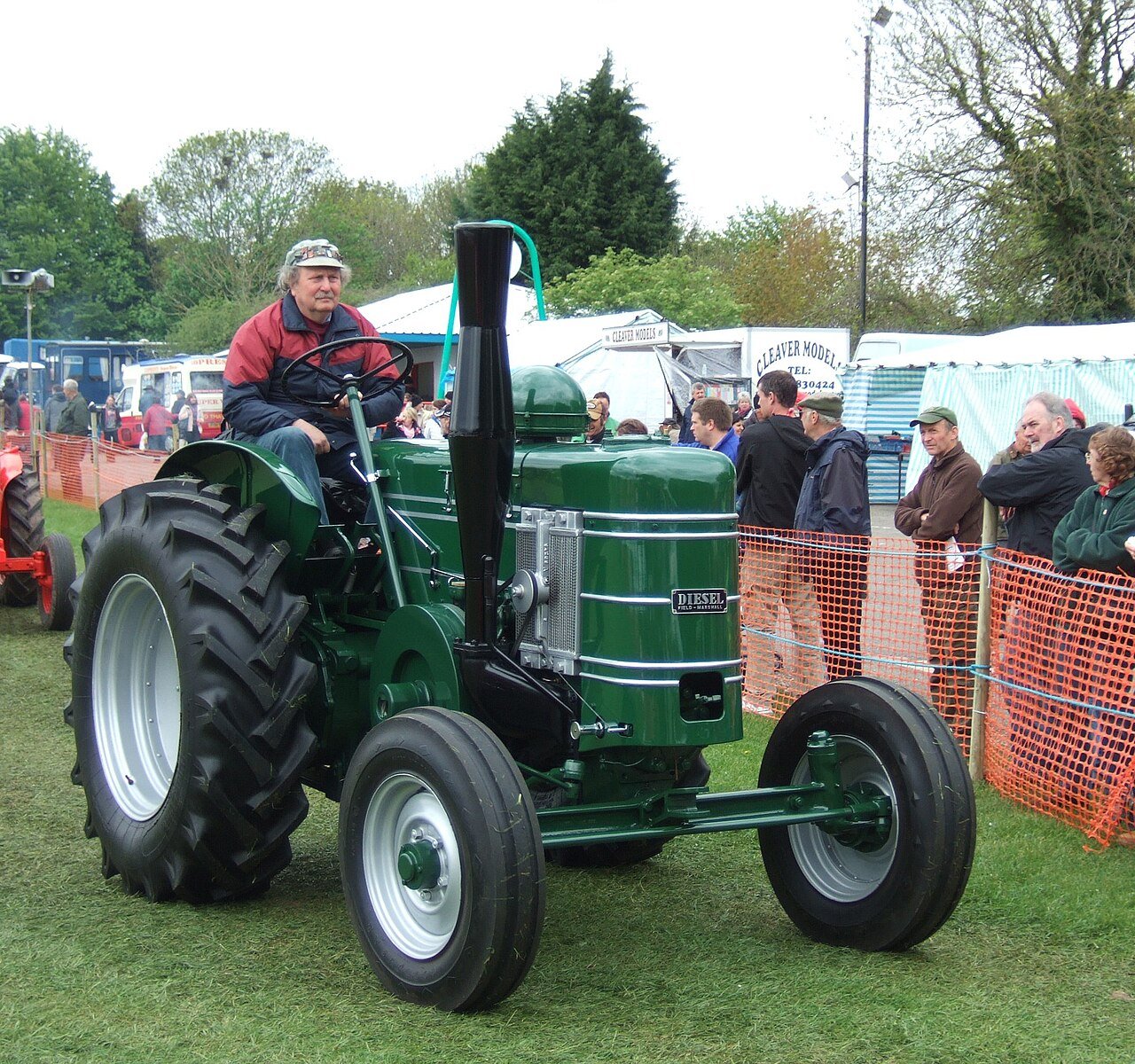 Traktor Marshall 304