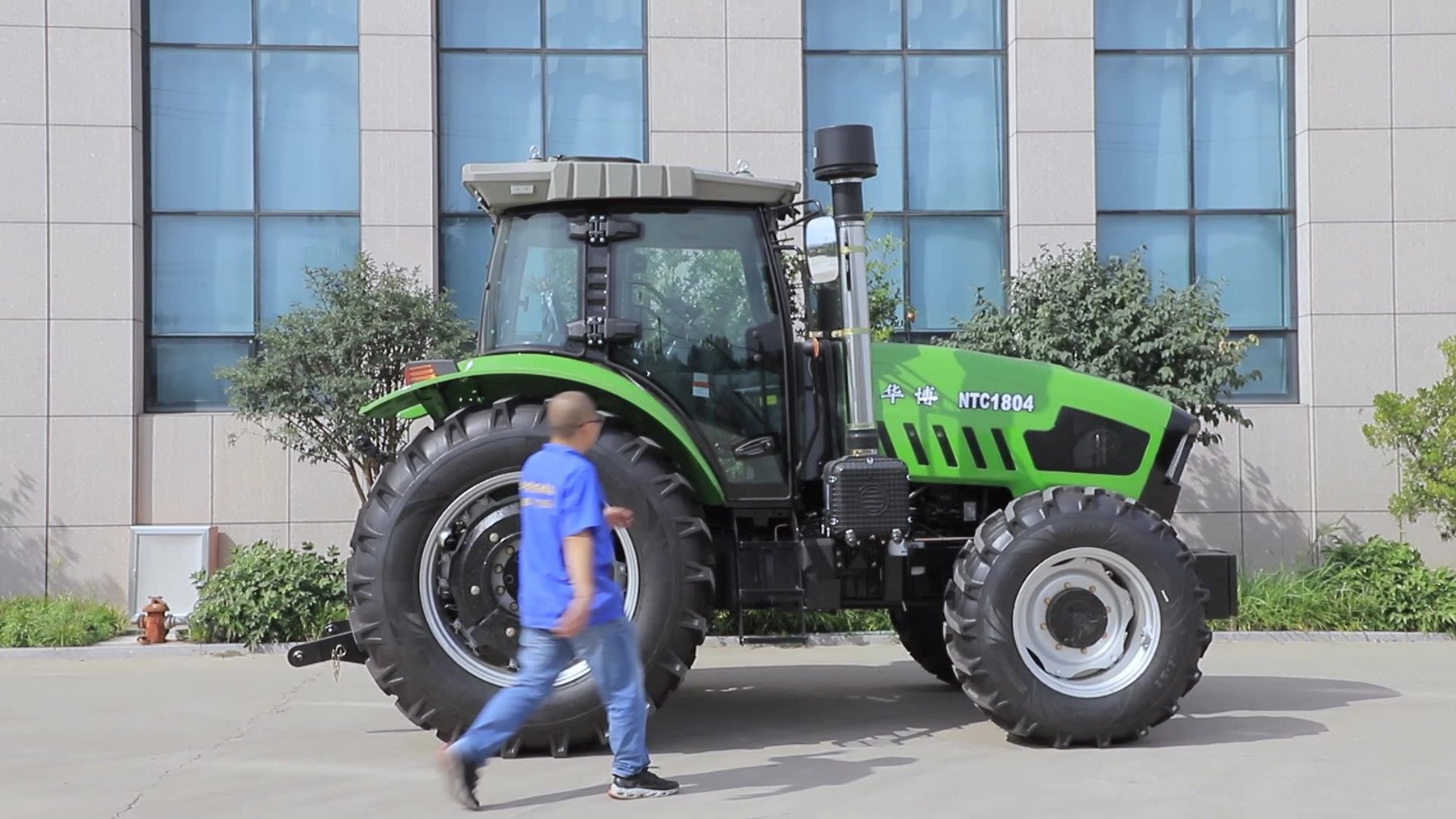 Traktor Huabo 2104