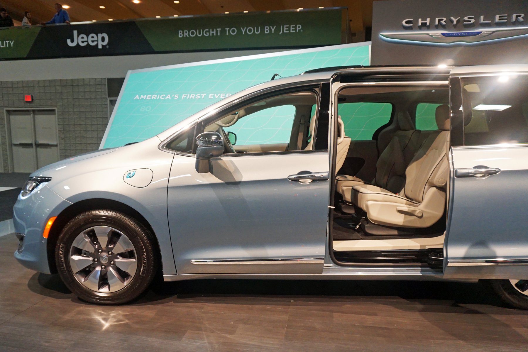 Van Chrysler PACIFICA HYBRID