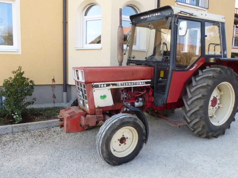 Tractor Marshall S-744