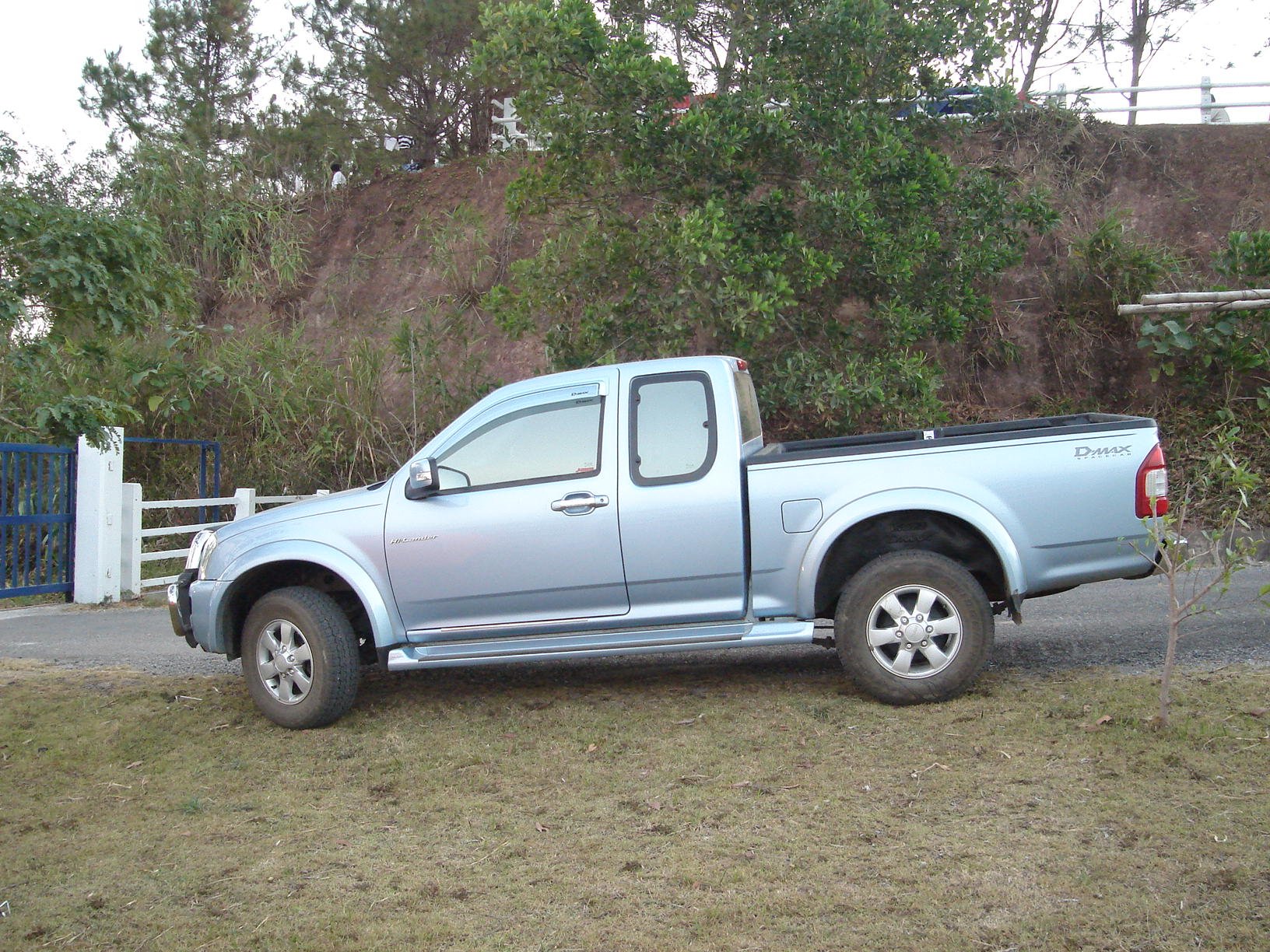 Van Isuzu TFS 86 D-MAX 4X4