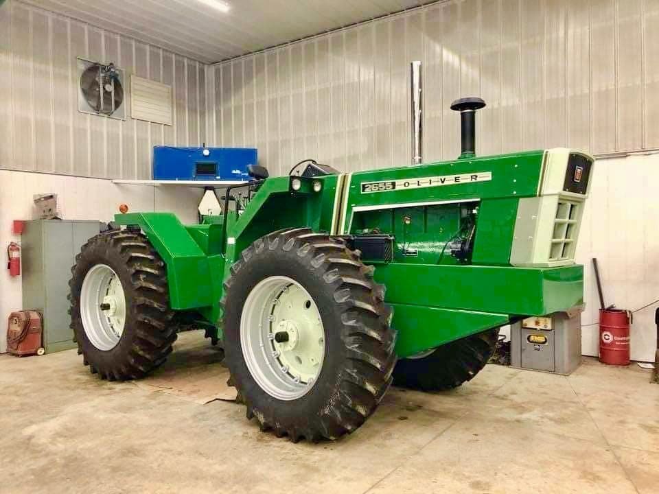 Tractor Oliver 2455