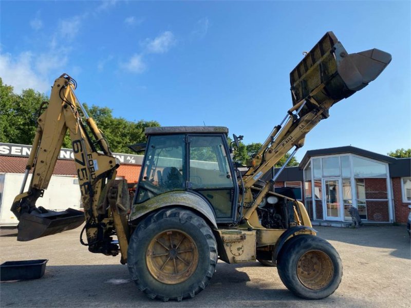 New Holland 675E