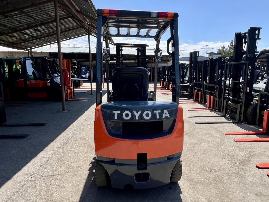 LPG forklifts Toyota 11181 - 02-8FG15