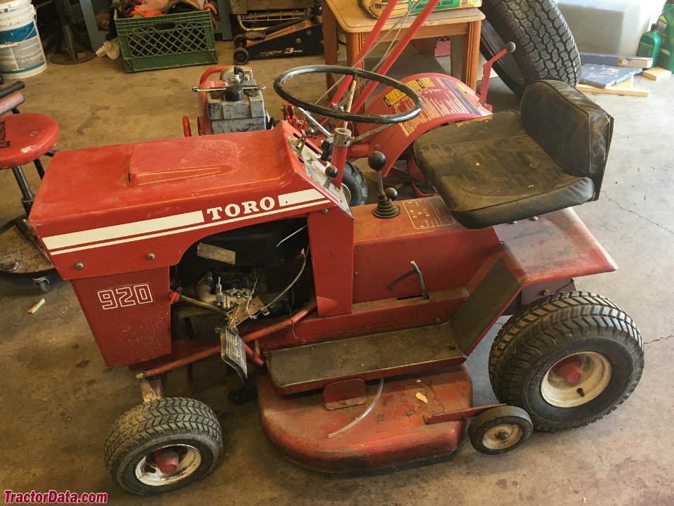 Ride-on mowers TORO 2-0101 (R-26) - Rear-Engine Riding Mower (1972)