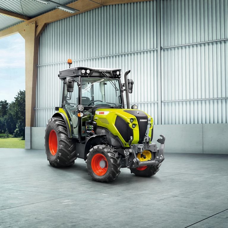 Tractor CLAAS NEXOS