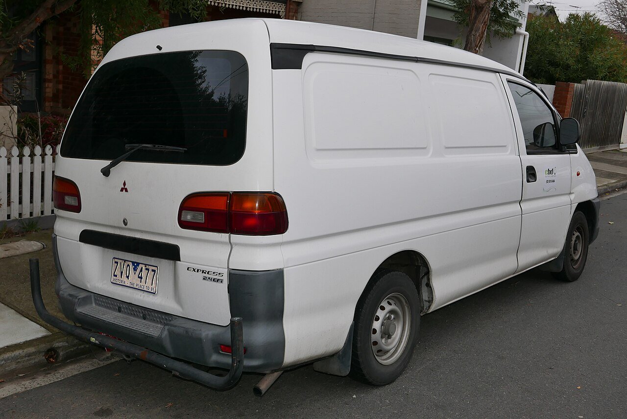 Van Mitsubishi EXPRESS 2.4 EFI