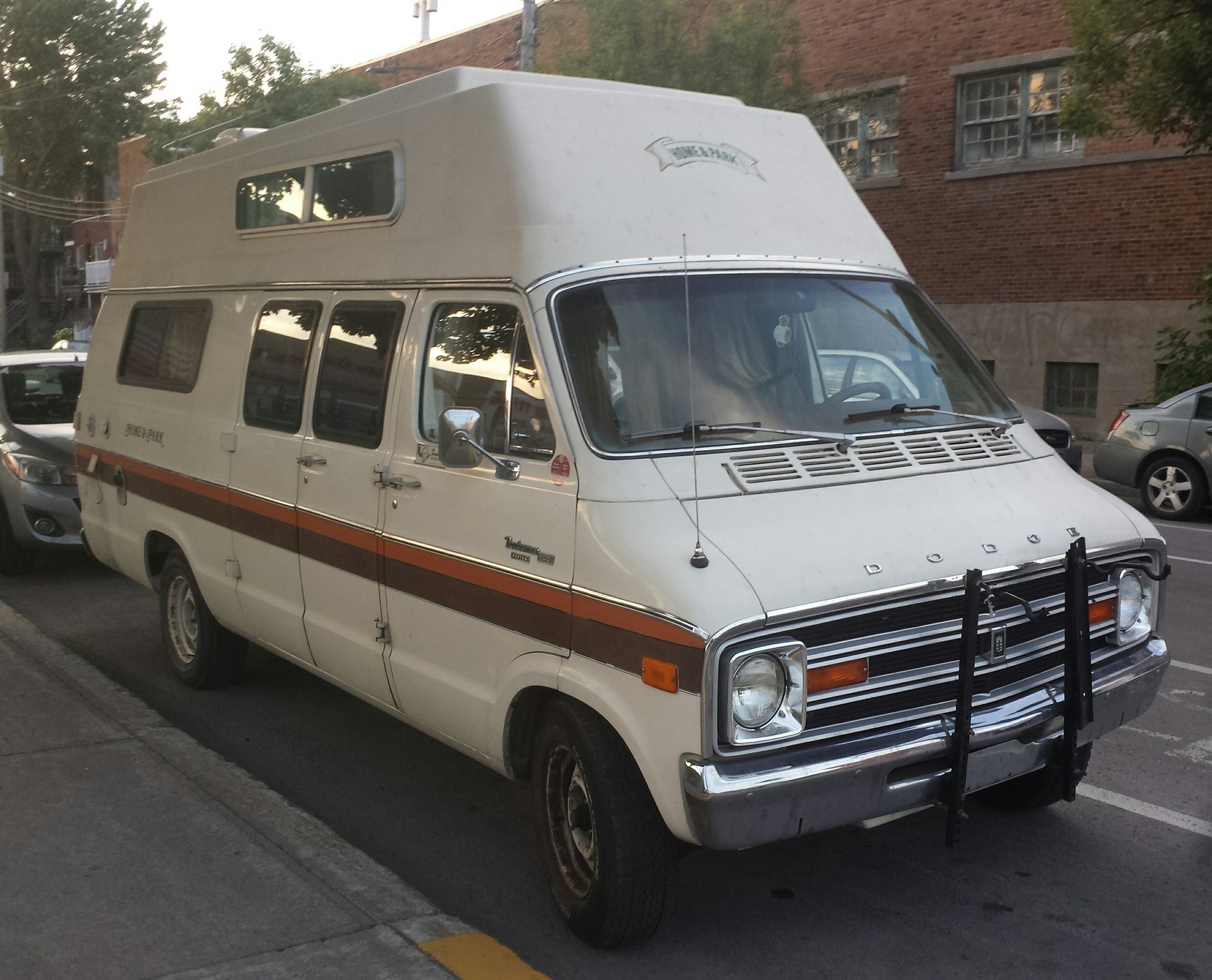 Van Dodge B 200 TRADESMAN
