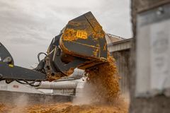 Werk-Brau High Tip/Roll-Out Bucket