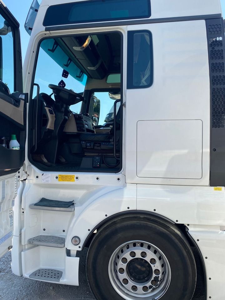 Lastwagen MAN N11