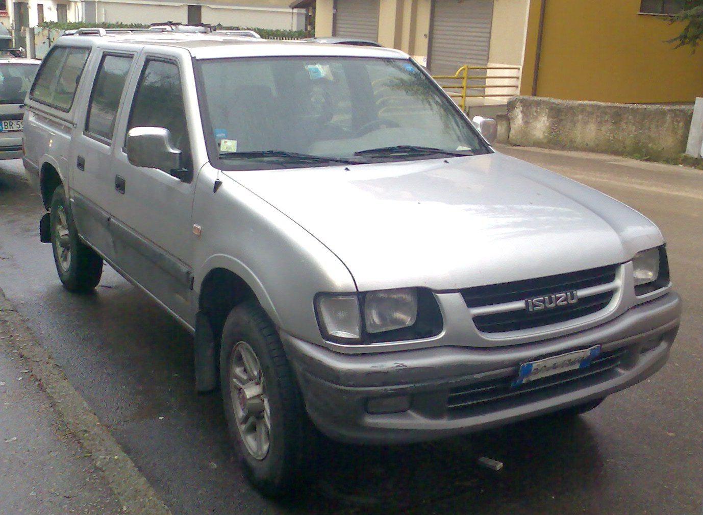 Van Isuzu PICK UP TFR16