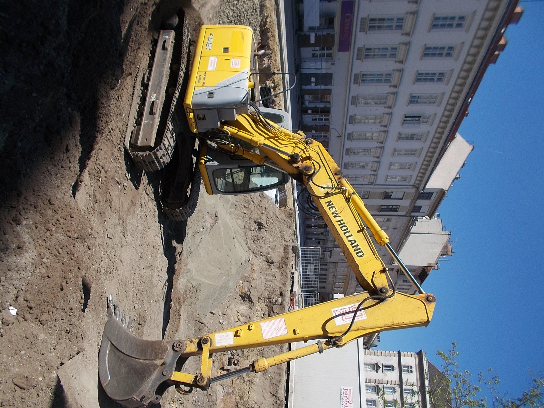 New Holland E145
