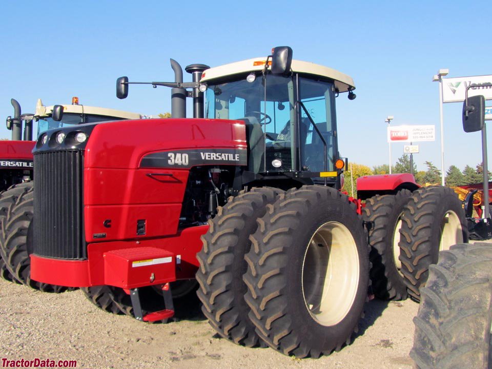 Traktor Versatile 340