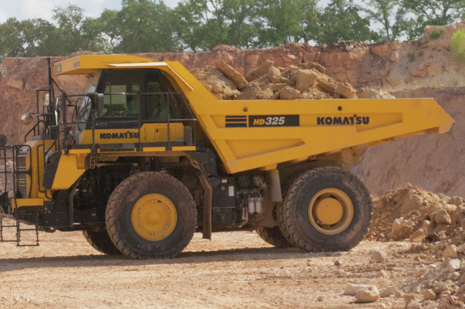 Mining machine Komatsu HD325-3