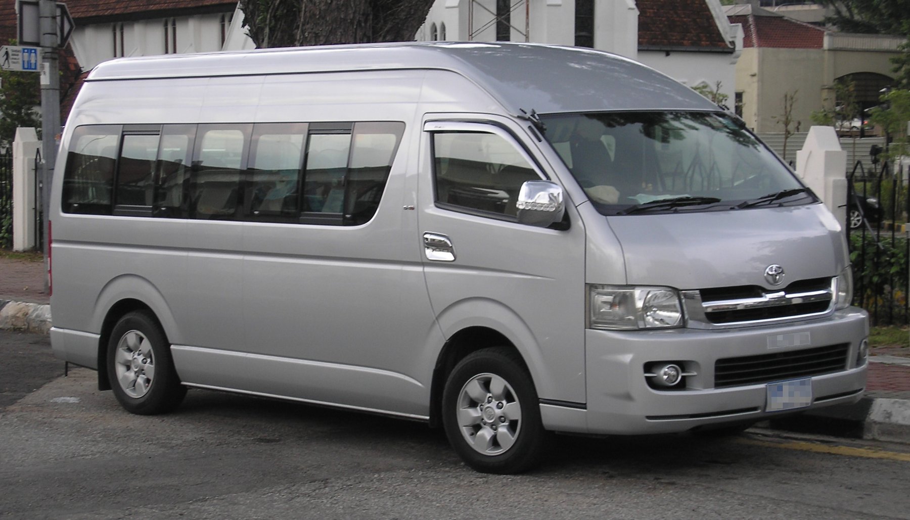 Van Toyota HIACE 2.4D LANG DUBB.CAB