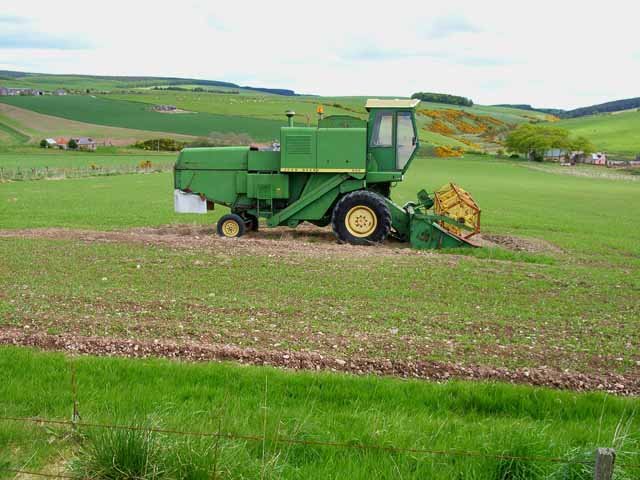Harvester Oliver 25 combine