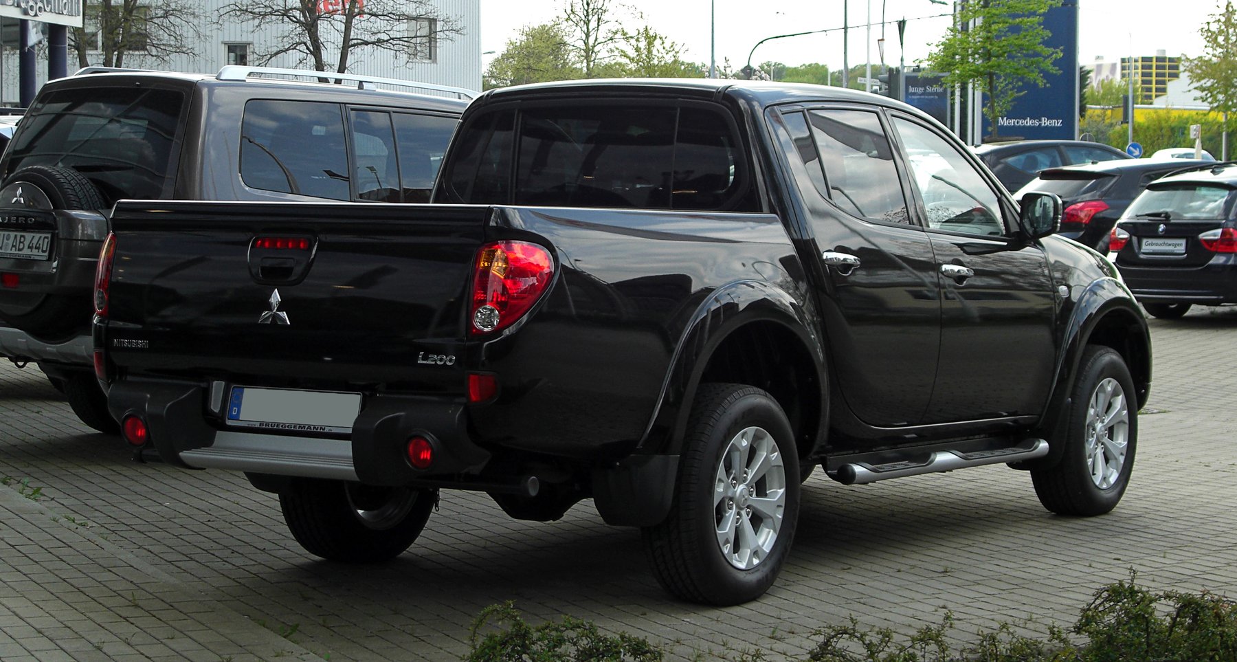 Van Mitsubishi L 032 PY 2L 6