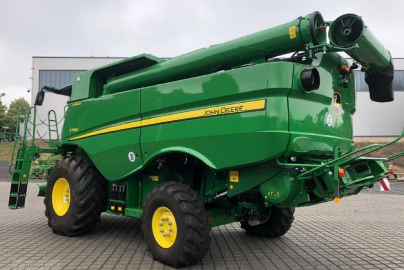 John Deere S790