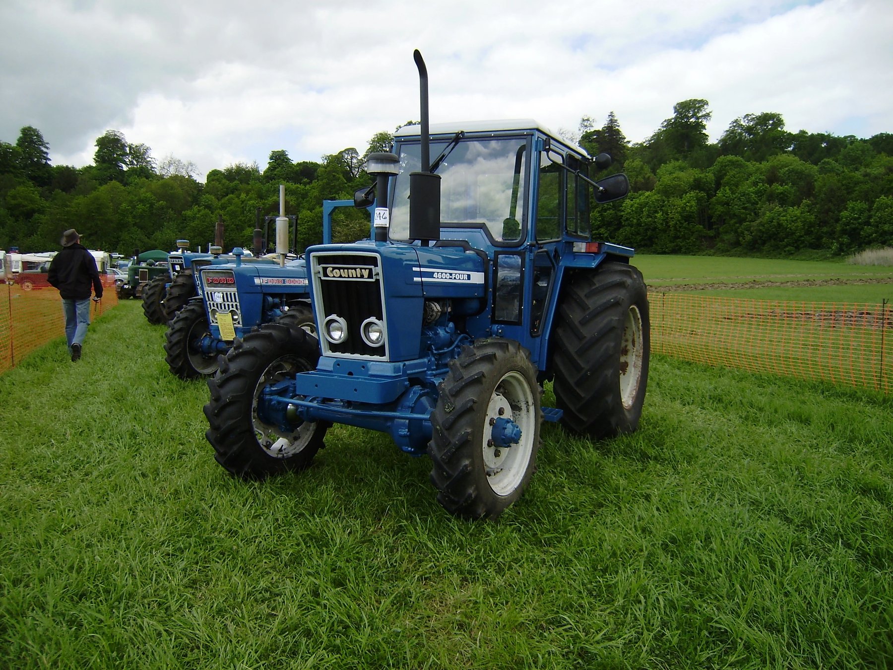 Traktor County 4600-Four