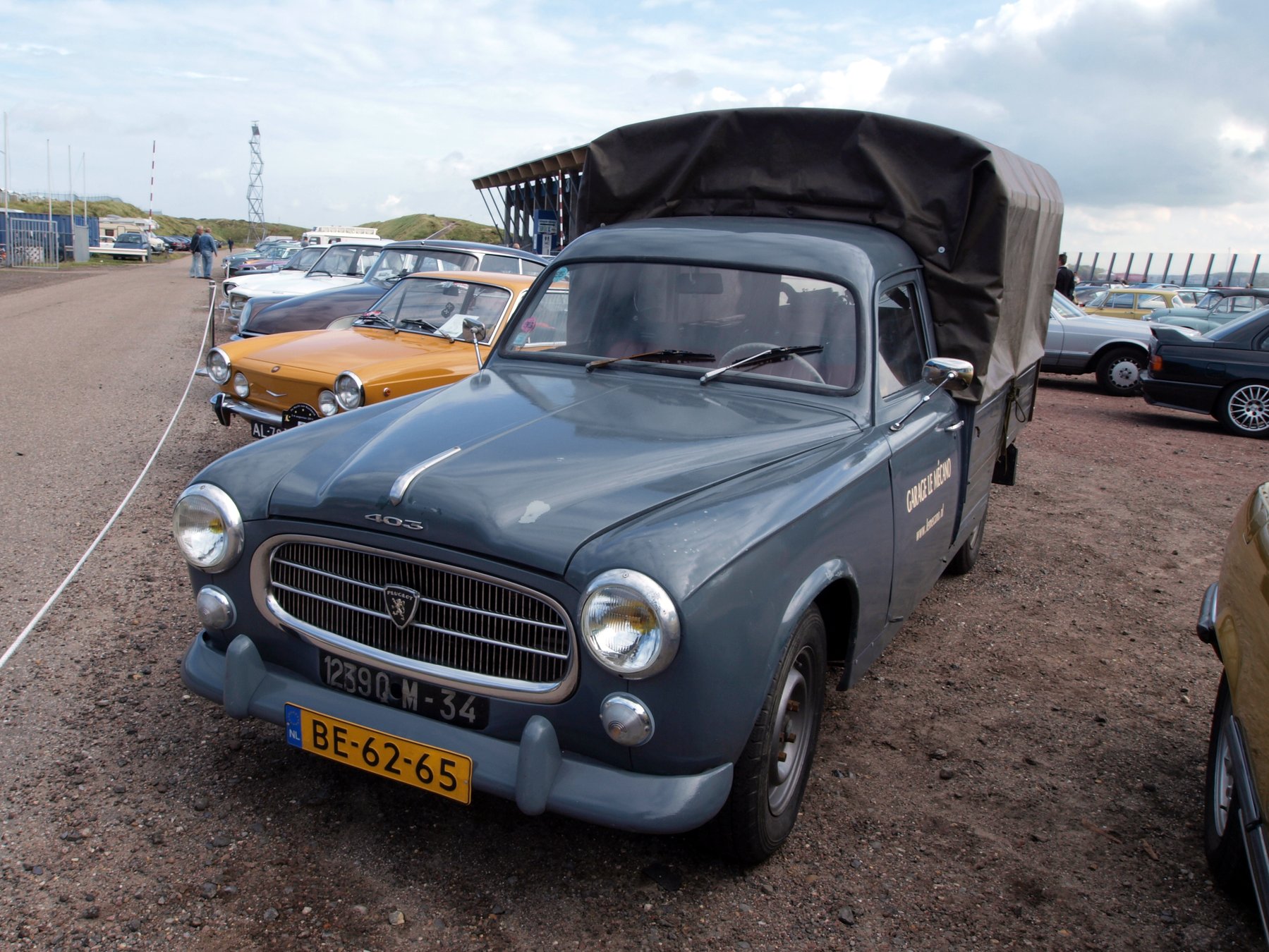 Van Peugeot 403 B8